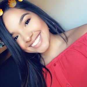 Meet your Posher, Isela